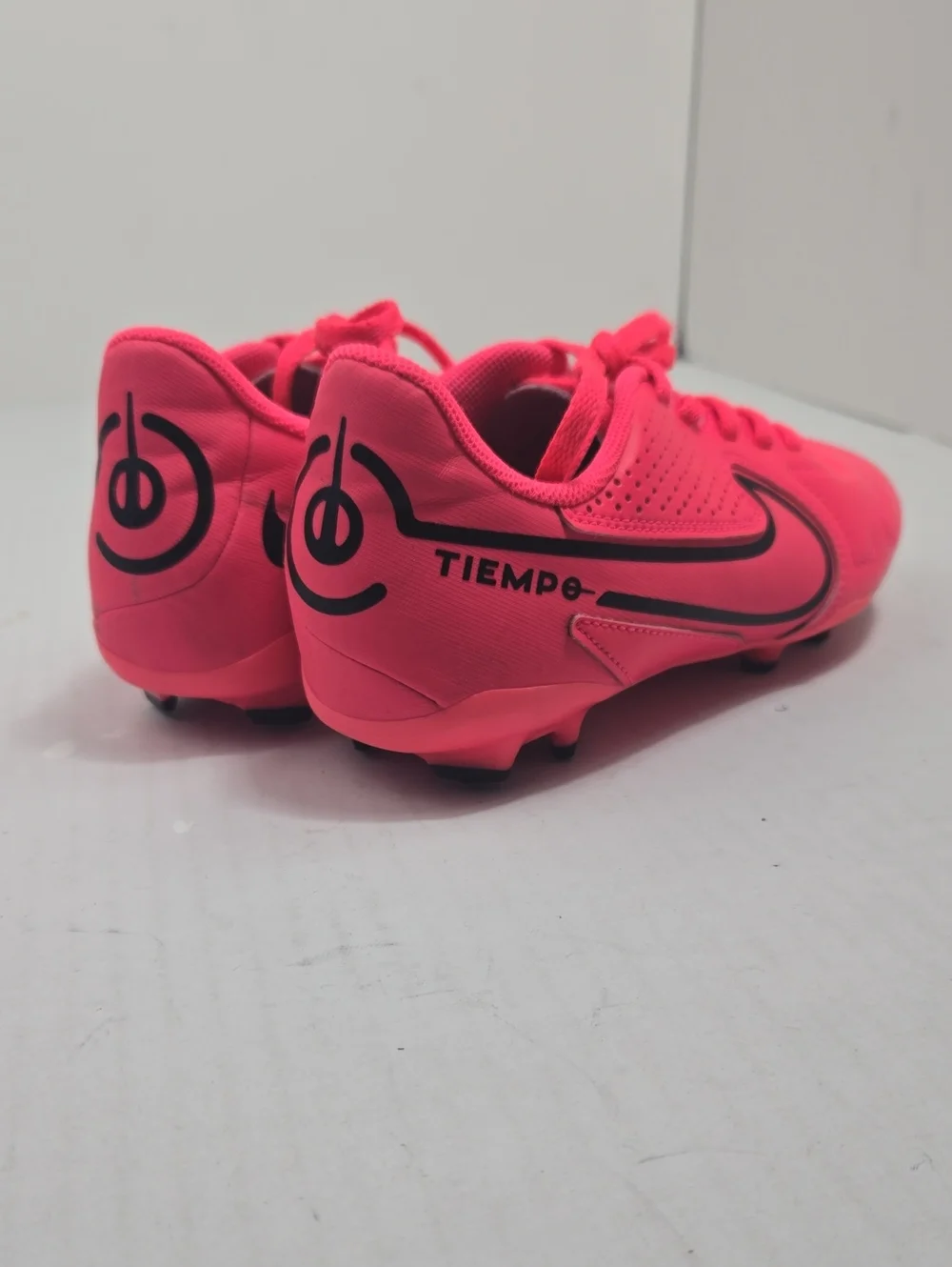 Nike Jr Tiempo Legend 9 Club Sz 4Y Soccer Cleats Hot Pink Athletic